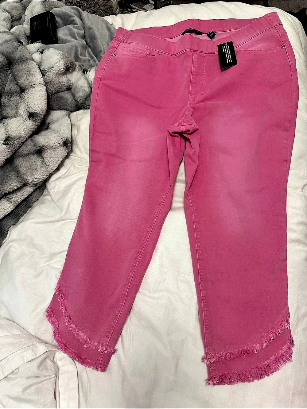 Isaac Mizrahi Live! True Denim Crop Jeans with Fringe Hem Pink called Begonia Si